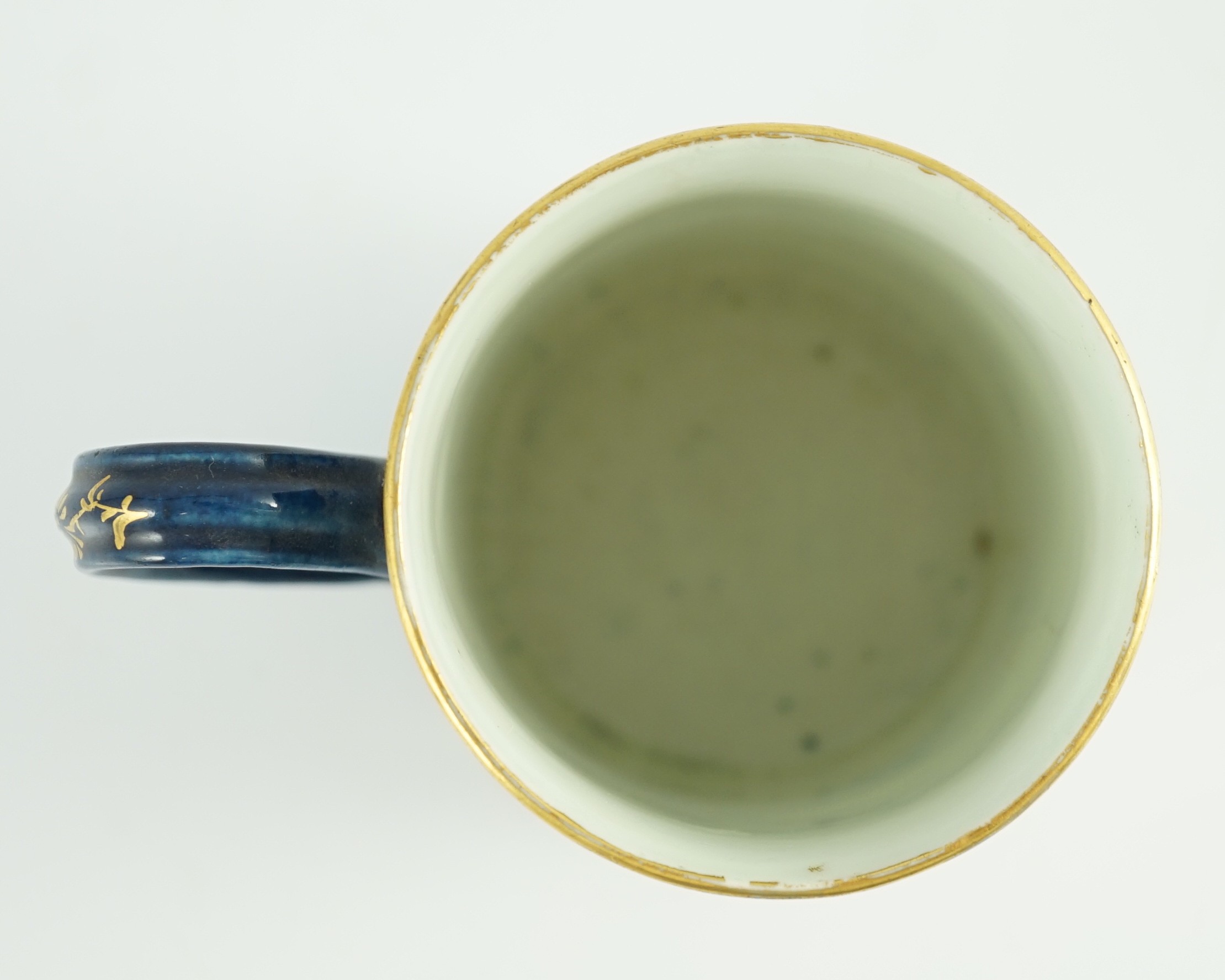 A Worcester kakiemon powder blue small mug, c.1765, 8.3cm high